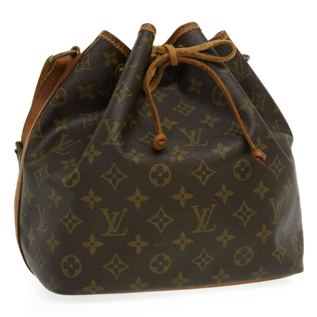 LOUIS VUITTON Monogram Petit Noe Shoulder Bag M42226 LV: LOUIS VUITTON Monogram Petit Noe Shoulder Bag M42226 LV Brand: LOUIS VUITTON Style: Shoulder Bag Material: Monogram Canvas Exterior Color: Monogram Bag Height: 9.8inch(Approx) / 25cm(Approx) Bag Depth