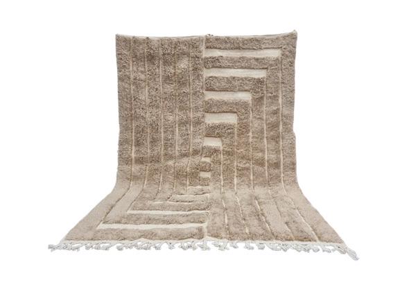 Luxury Handmadec Engraved Rug.: Luxury Handmade Berber Wool Rug with engraved geometric Diamonds. handwoven in the Atlas mountains by local Berber Women weavers using local natural wool and traditional tools. Size : 9.84 x 6.56 feet