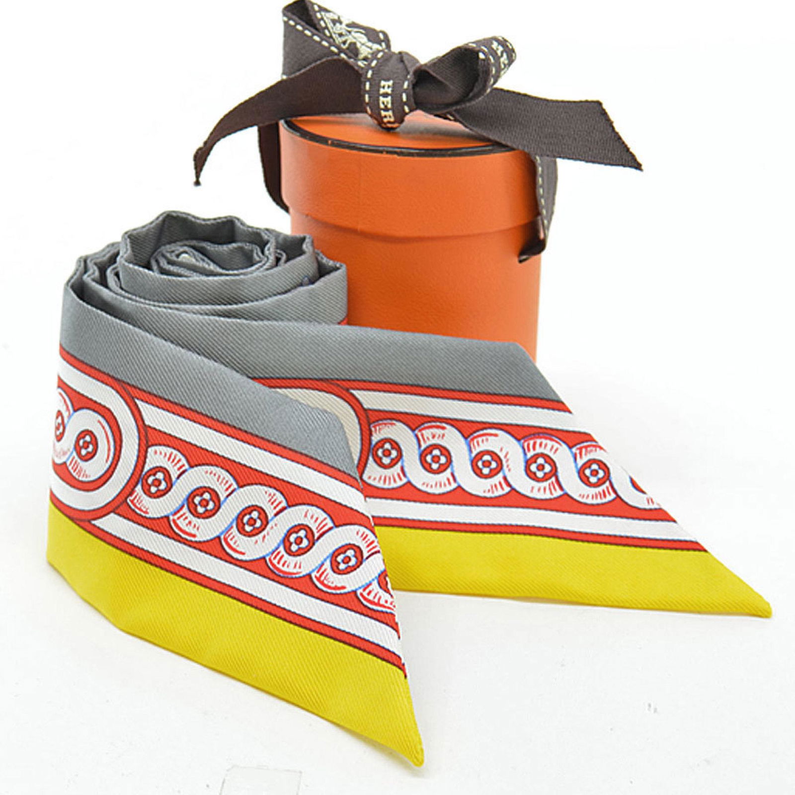 Hermes HERMES Ribbon Scarf BRIDE DE COUR Court Ryo Yellow Gray Red White Silk 100% Twilly Ladies: Hermes HERMES Ribbon Scarf BRIDE DE COUR Court Ryo Yellow Gray Red White Silk 100% Twilly Ladies Brand: Hermes Line: Twilly Country of Origin: France Type: Scarf Gender: Women Color: Gray Red color Wh