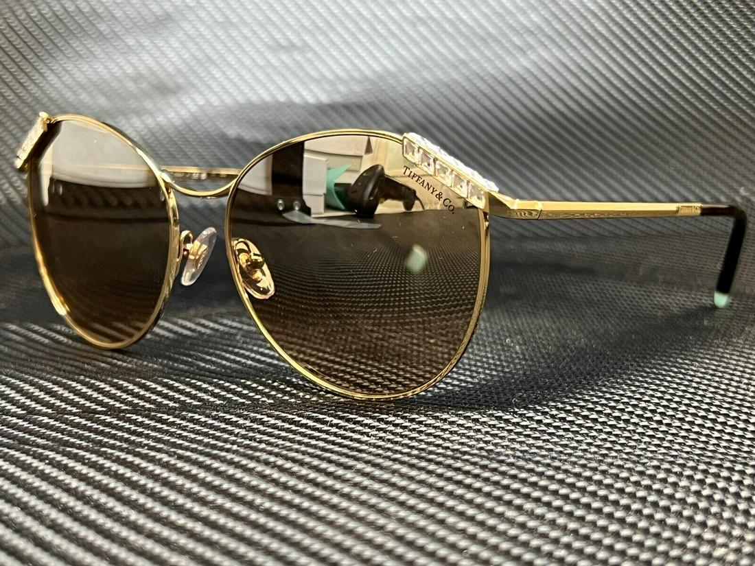 TIFFANY TF3073B 60213B Pale Gold Brown Grad Mirror Women's Sunglasses 59 mm: TIFFANY TF3073B 60213B Pale Gold Brown Grad Mirror Women's Sunglasses 59 mm Brand: Tiffany & Co. Type: Sunglasses Frame Color: Gold New The BIDHAUS Guarantee: All items in this auction are guaranteed 