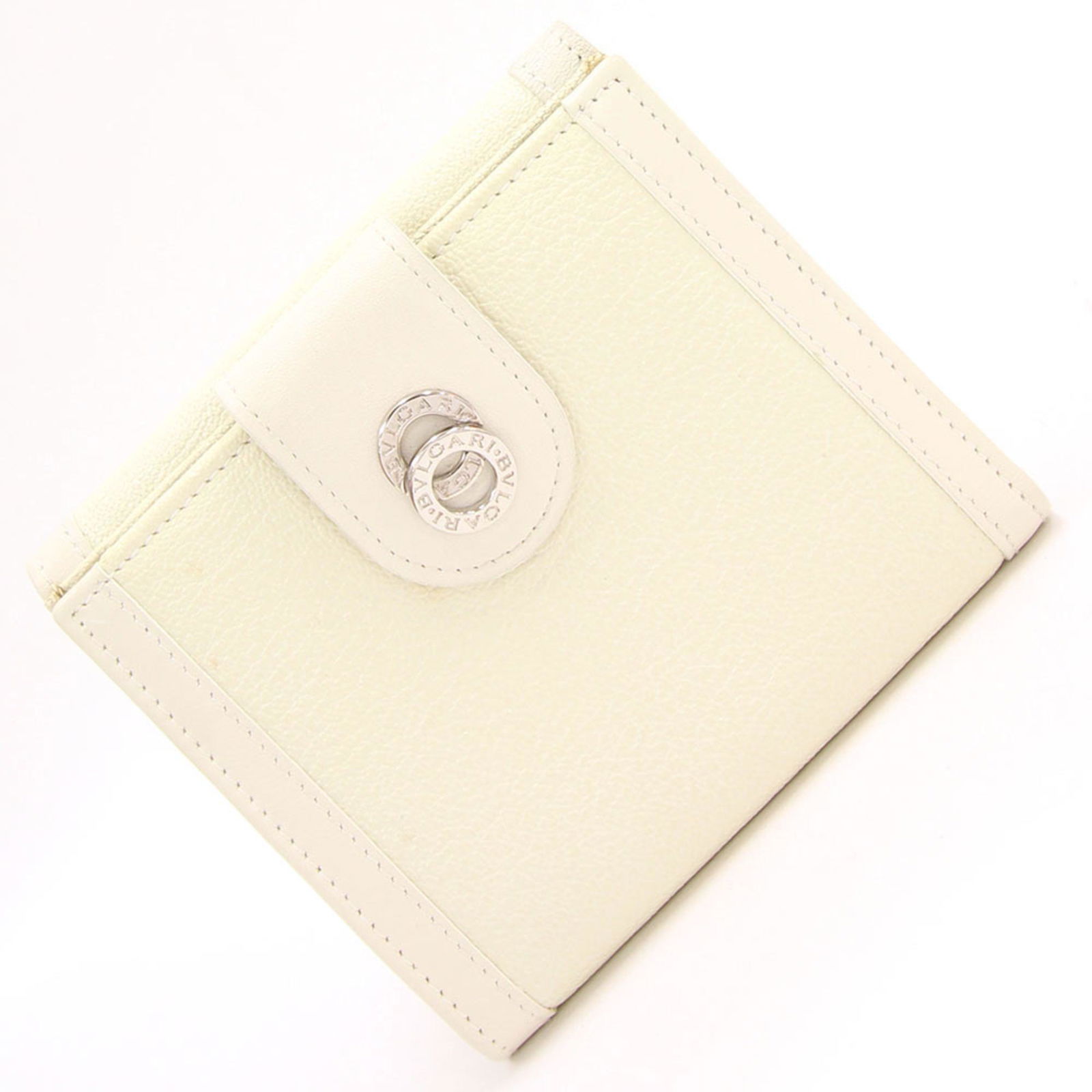Bvlgari W Wallet Doppiotondo White Leather Women's Double BVLGARI: Bvlgari W Wallet Doppiotondo White Leather Women's Double BVLGARI Brand: Bvlgari Type: Wallet (bi-fold) Gender: Women Material: Leather Leather: Color: Off-white Size (HxWxD): 10.5cm x 11.5cm x 2cm /