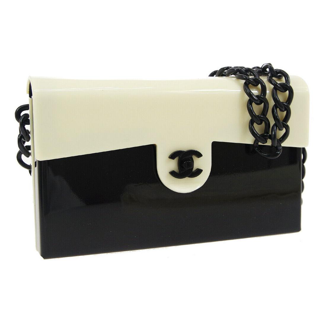 CHANEL CC Chain Shoulder Bag 6505843 Purse Black White Plastic Vintage: CHANEL CC Chain Shoulder Bag 6505843 Purse Black White Plastic Vintage Size: Medium Model: Shoulder Bag Style: Shoulder Bag Handle Style: Shoulder Strap Bag Height: 5.5 Product Line: CC Logo Exterior 
