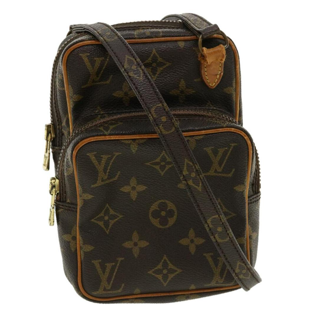 LOUIS VUITTON Monogram Mini Amazon Shoulder Bag Vintage M45238 LV: LOUIS VUITTON Monogram Mini Amazon Shoulder Bag Vintage M45238 LV Brand: LOUIS VUITTON Style: Shoulder Bag Material: Monogram Canvas Exterior Color: Monogram Bag Height: 7.1inch(Approx) / 18cm(Approx)