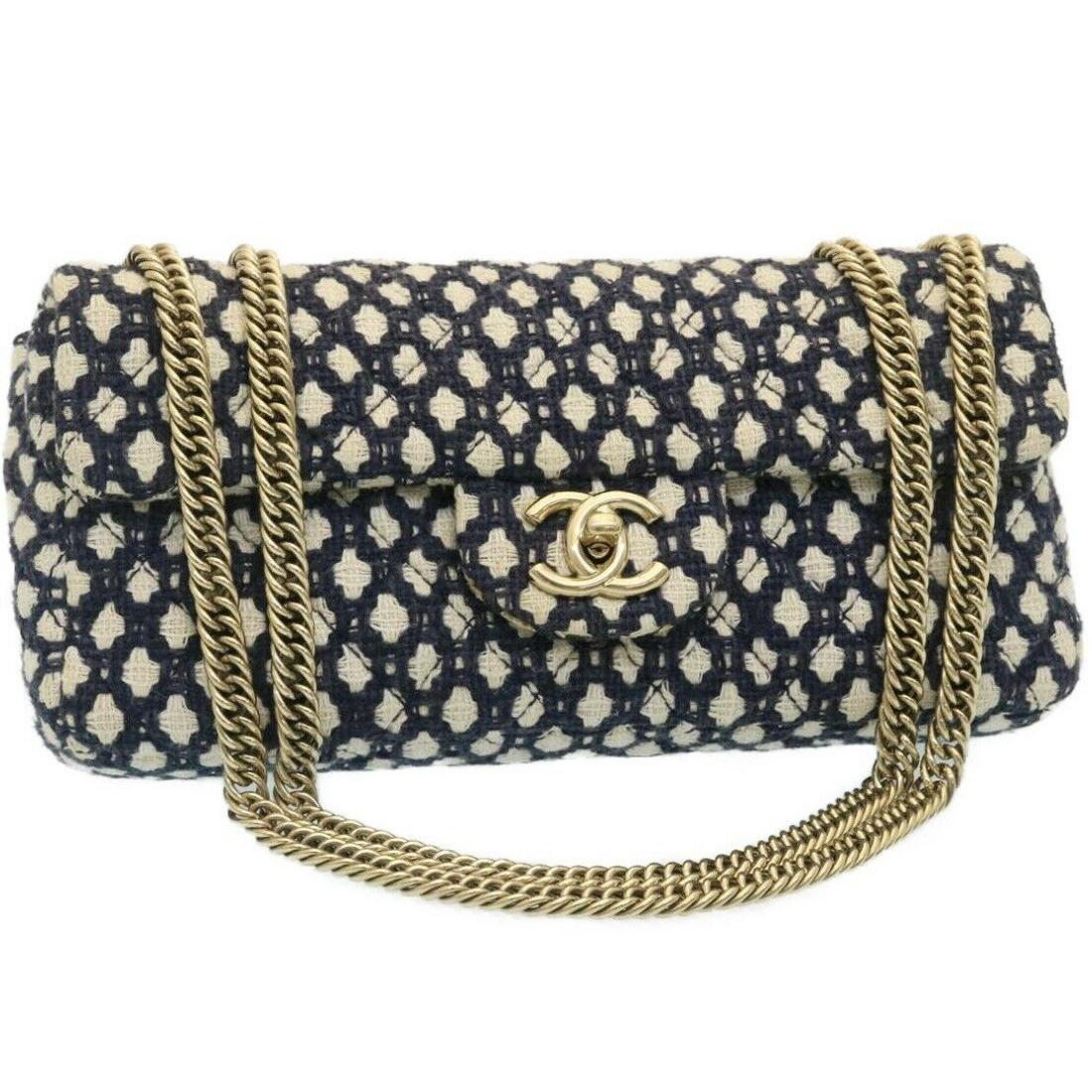 CHANEL Flap Chain Matelasse Shoulder Bag Fabric Navy White CC: CHANEL Flap Chain Matelasse Shoulder Bag Fabric Navy White CC Brand: CHANEL Style: Shoulder Bag Exterior Material: Cotton Exterior Color: Navy / White Bag Height: 4.7inch(Approx) / 12cm(Approx) Bag De
