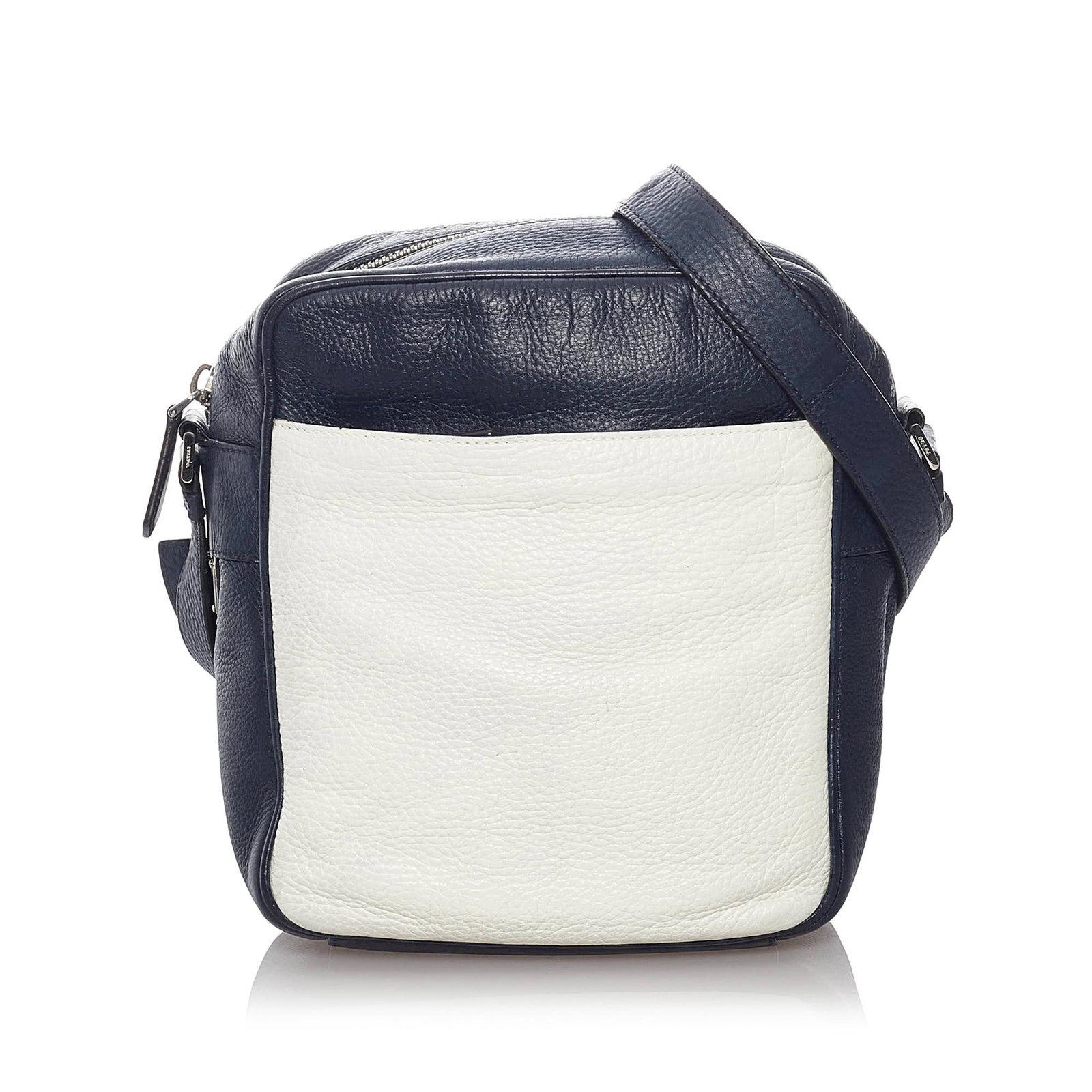 Prada Vitello Daino Crossbody Bag: Prada Vitello Daino Crossbody Bag This crossbody bag features a leather body a flat leather strap a top zip closure and an interior zip pocket. Brand: Prada Model: Vitello Daino Crossbody Bag Origin: 