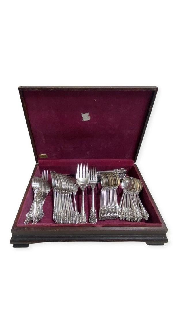 Set of 12 Wallace Grande Baroque Sterling Silver Flatware with Orignal Canteen: Set of 12 Wallace Grande Baroque Sterling Silver Flatware with Orignal Canteen Creator:: Wallace Silversmiths (Manufacturer) Dimensions:: Height: 9 in (22.86 cm) Dimensions:: Width: 1 in (2.54 cm) Dim