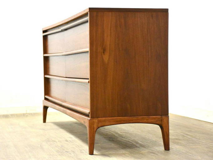 Lane Rhythm Walnut Mcm Dresser