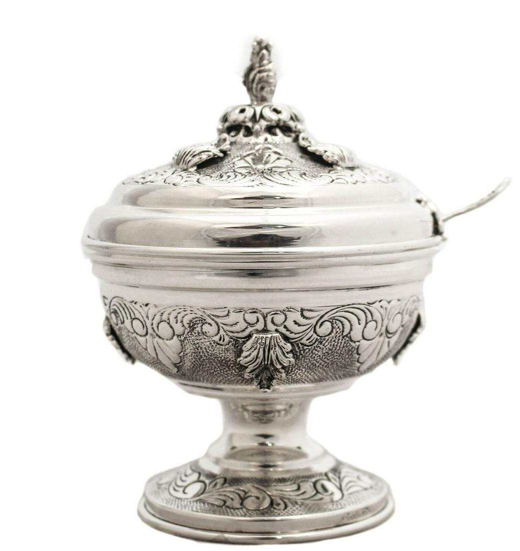 FINE 925 STERLING SILVER CHASED LEAF DESIGN & APPLIQUE HONEY DISH: FINE 925 STERLING SILVER CHASED LEAF DESIGN & APPLIQUE HONEY DISH Composition: Sterling Silver Maker: Made in Turkey Type: Creamers & Sugar Bowls Fine 925 Sterling Silver Honey Dish / Bowl with Cover