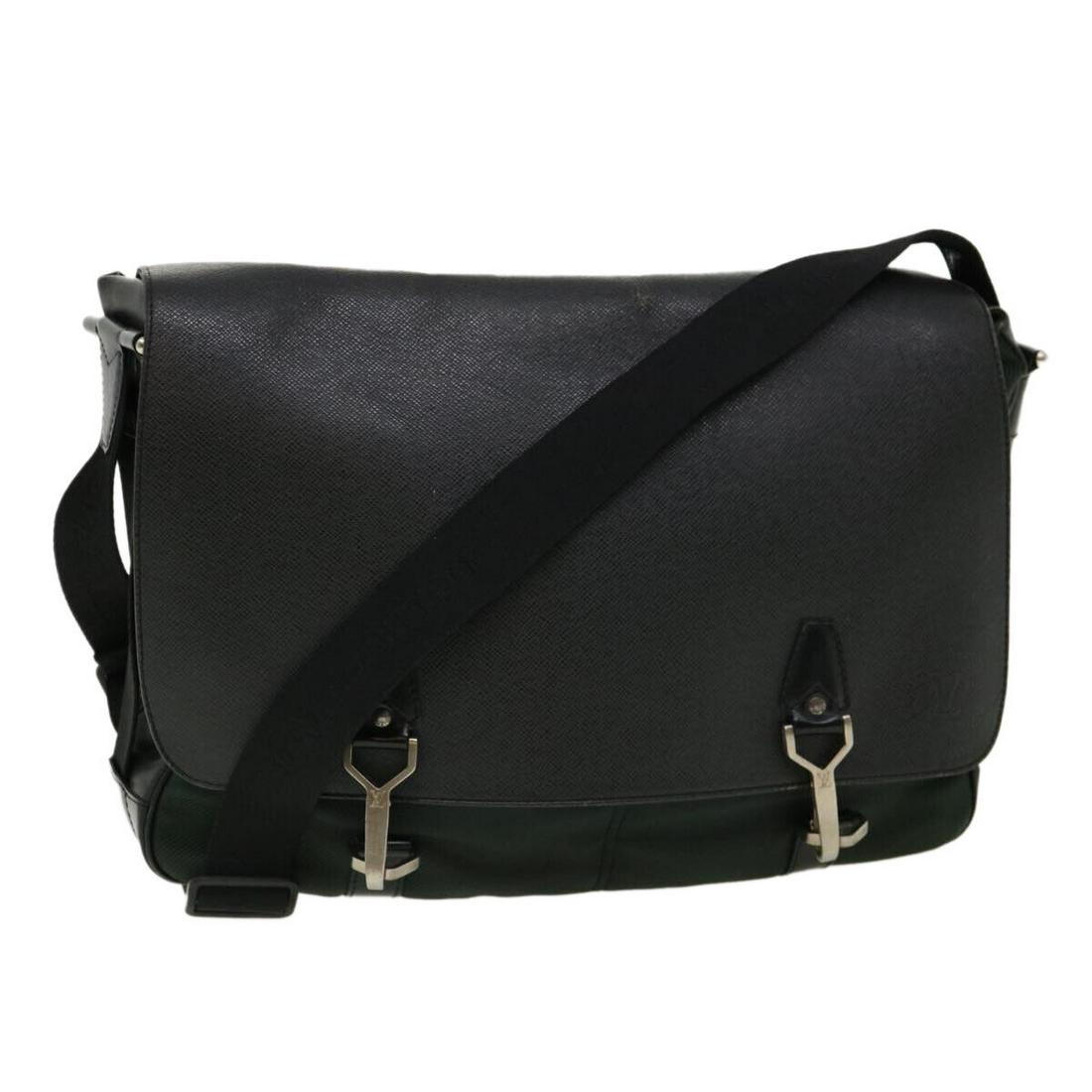 LOUIS VUITTON Taiga Delsous Shoulder Bag Ardoise M30162 LV: LOUIS VUITTON Taiga Delsous Shoulder Bag Ardoise M30162 LV Brand: LOUIS VUITTON Style: Shoulder Bag Material: Taiga Leather Exterior Color: Ardoise Bag Height: 11.8inch(Approx) / 30cm(Approx) Bag Dept