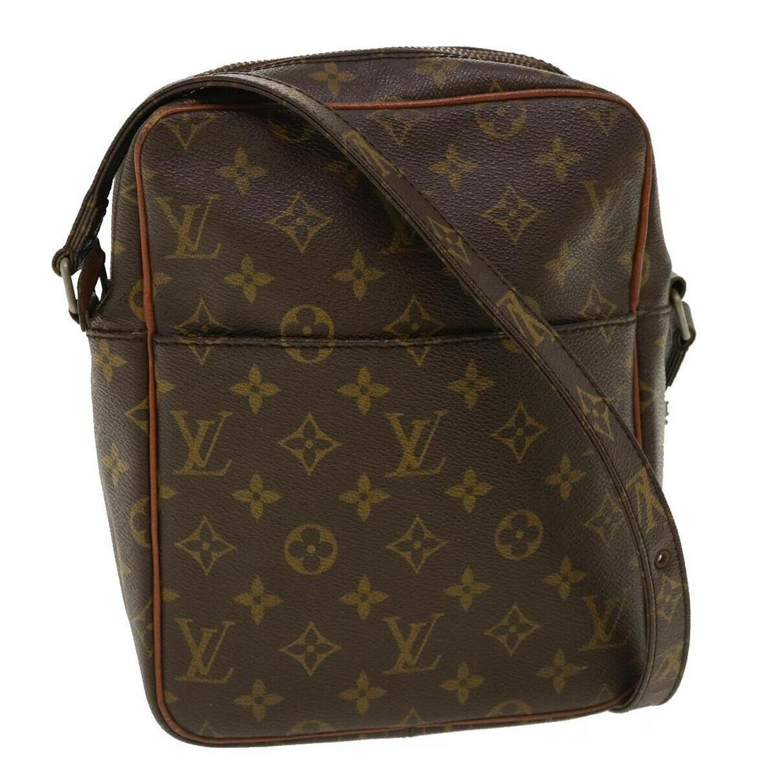 LOUIS VUITTON Monogram Petit Marceau Shoulder Bag No.71 LV: LOUIS VUITTON Monogram Petit Marceau Shoulder Bag No.71 LV Brand: LOUIS VUITTON Style: Shoulder Bag Material: Monogram Canvas Exterior Color: Monogram Bag Height: 9.1inch(Approx) / 23cm(Approx) Bag De