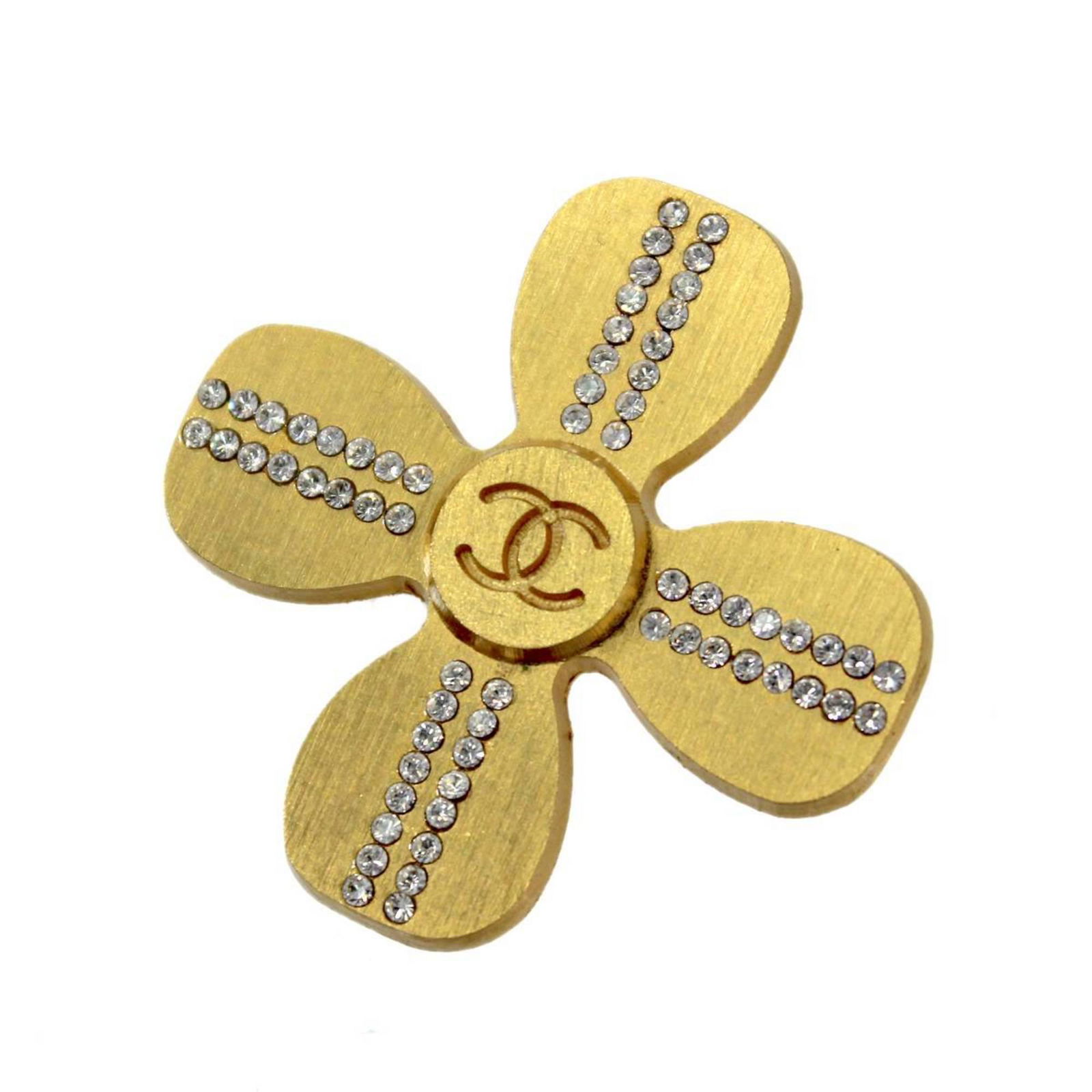 CHANEL Clover motif Coco mark rhinestone brooch: CHANEL Clover motif Coco mark rhinestone brooch Brand: Chanel Line: Clover Type: Brooch Material: Rhinestone Color: Gold Stone: Rhinestone Size (HxWxD): 3.7cm x 3.7cm / 1.45 x 1.45 Weight: 9.9g / 0.34