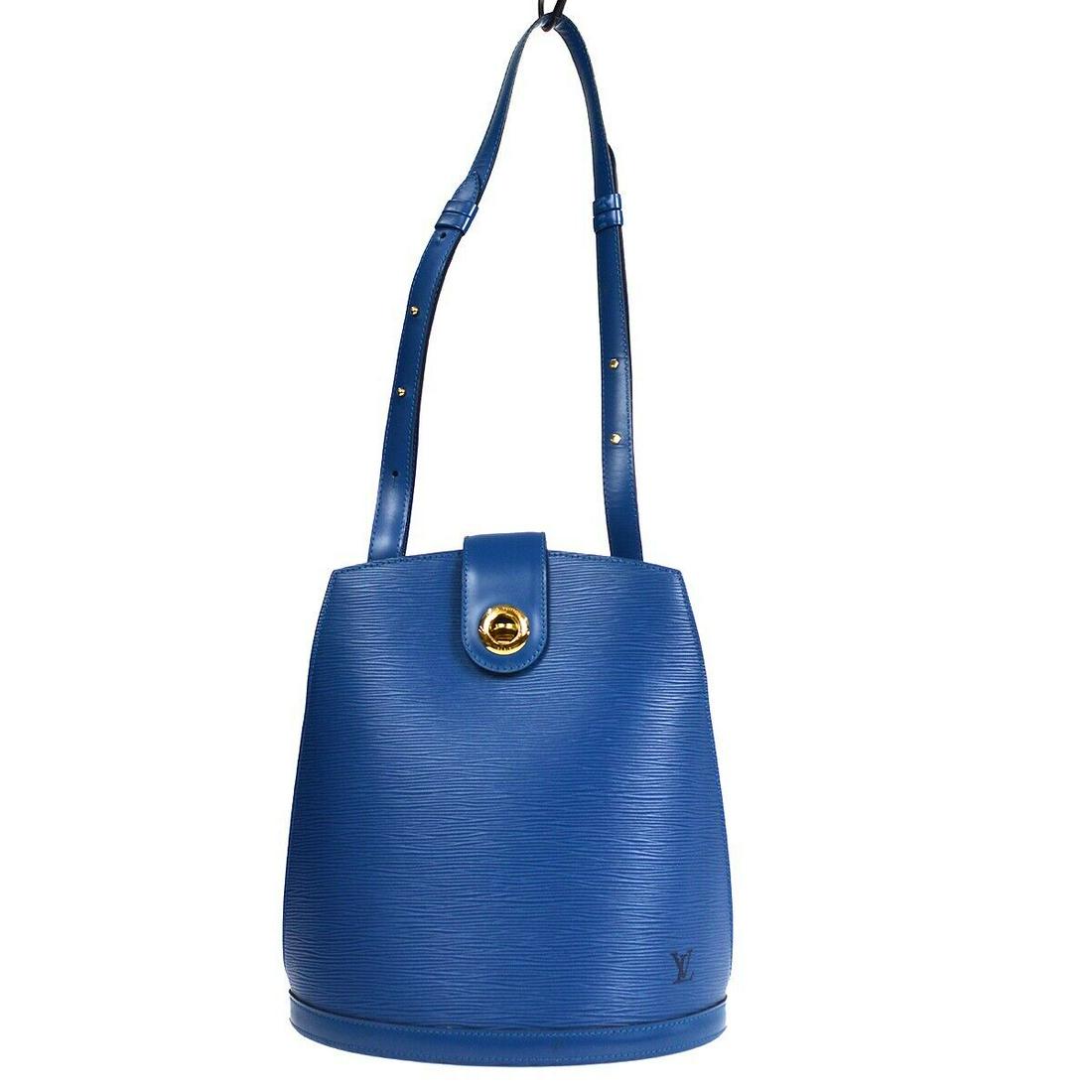 LOUIS VUITTON CLUNY SHOULDER BAG PURSE TOLEDO BLUE EPI M52255 SP1925: LOUIS VUITTON CLUNY SHOULDER BAG PURSE TOLEDO BLUE EPI M52255 SP1925 Bag Width: 10.2 Pattern: Epi Bag Height: 12.2 Closure: Lock Occasion: Casual Size: Medium Handle Style: Shoulder Strap Lining Mater