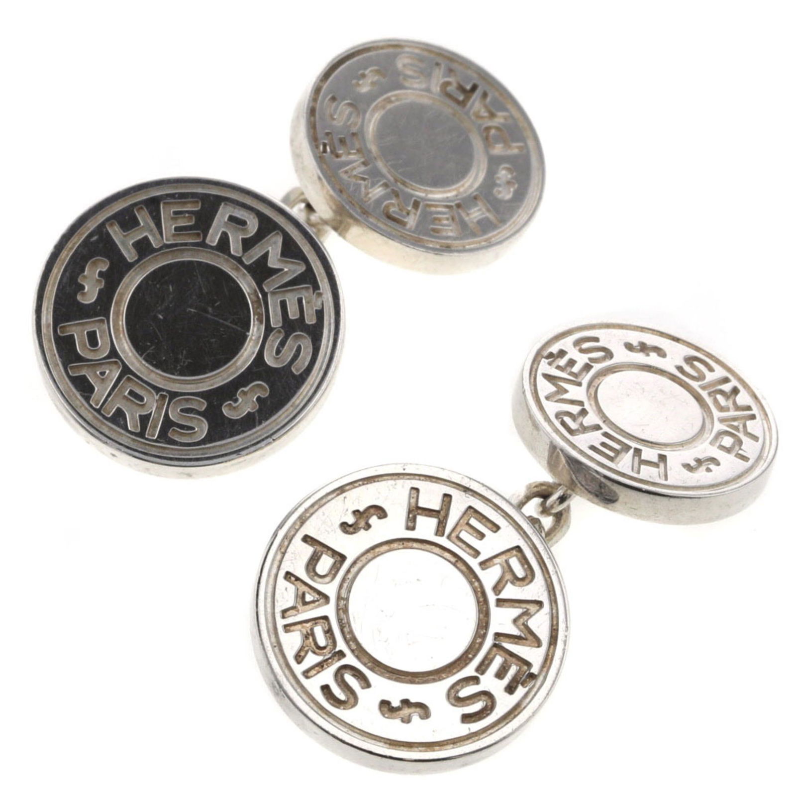 Hermes Cufflinks Serie Silver 925 Men's HERMES: Hermes Cufflinks Serie Silver 925 Men's HERMES Brand: Hermes Line: Sellier Country of Origin: Germany Type: Cufflinks Gender: Men Material: Silver 925 Color: Silver Size (HxWxD): 14.00mm x 14.00mm / 0