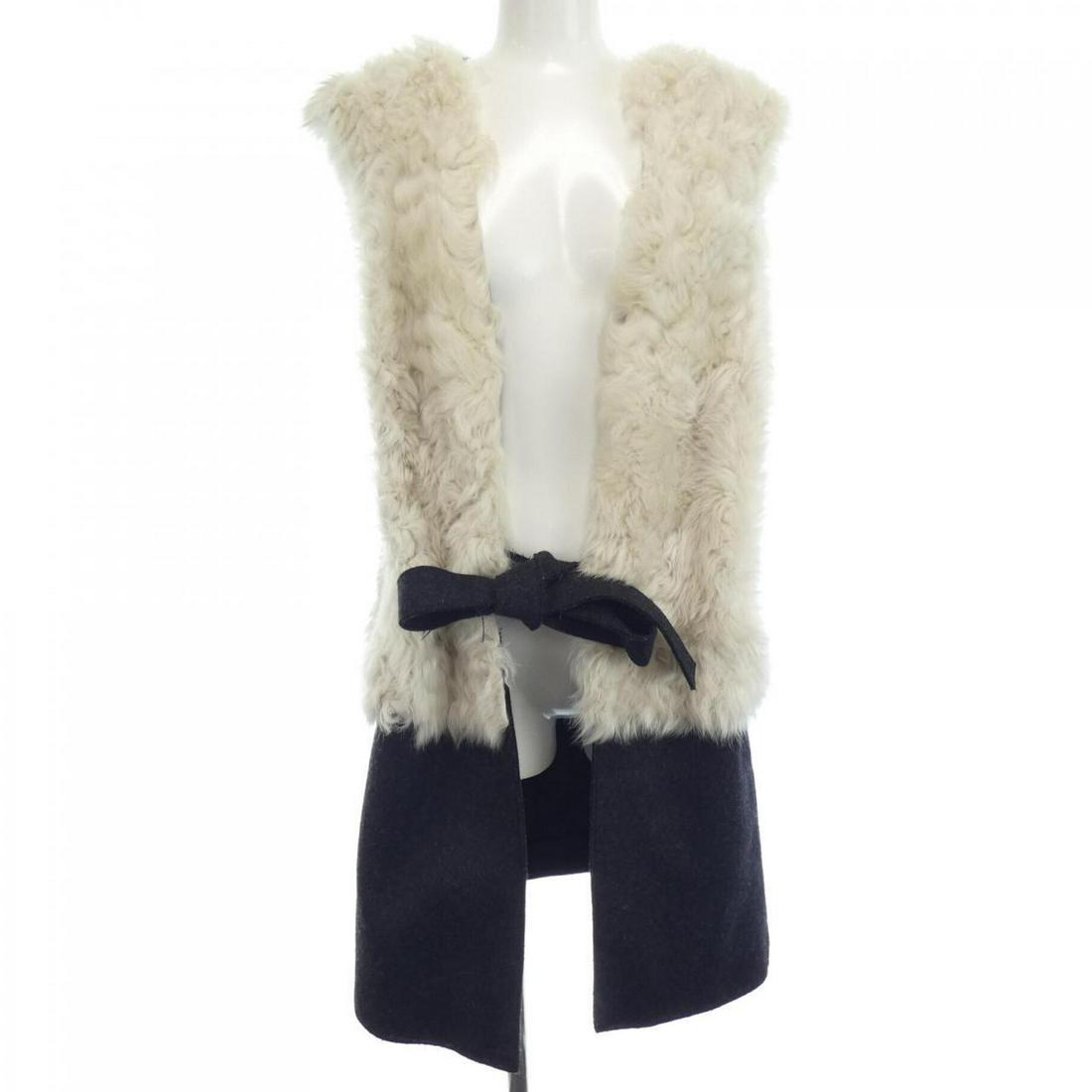 Marni MARNI Vest: Marni MARNI Vest Style: TOPS Color: Beige "Gender: Ladies " Size: 38 Size Type: Regular Actualsize: Backbody Length:85cm Body width:42cm Type: TOPS B: Reasonable Wear and Tear The BIDHAUS Guarantee: A