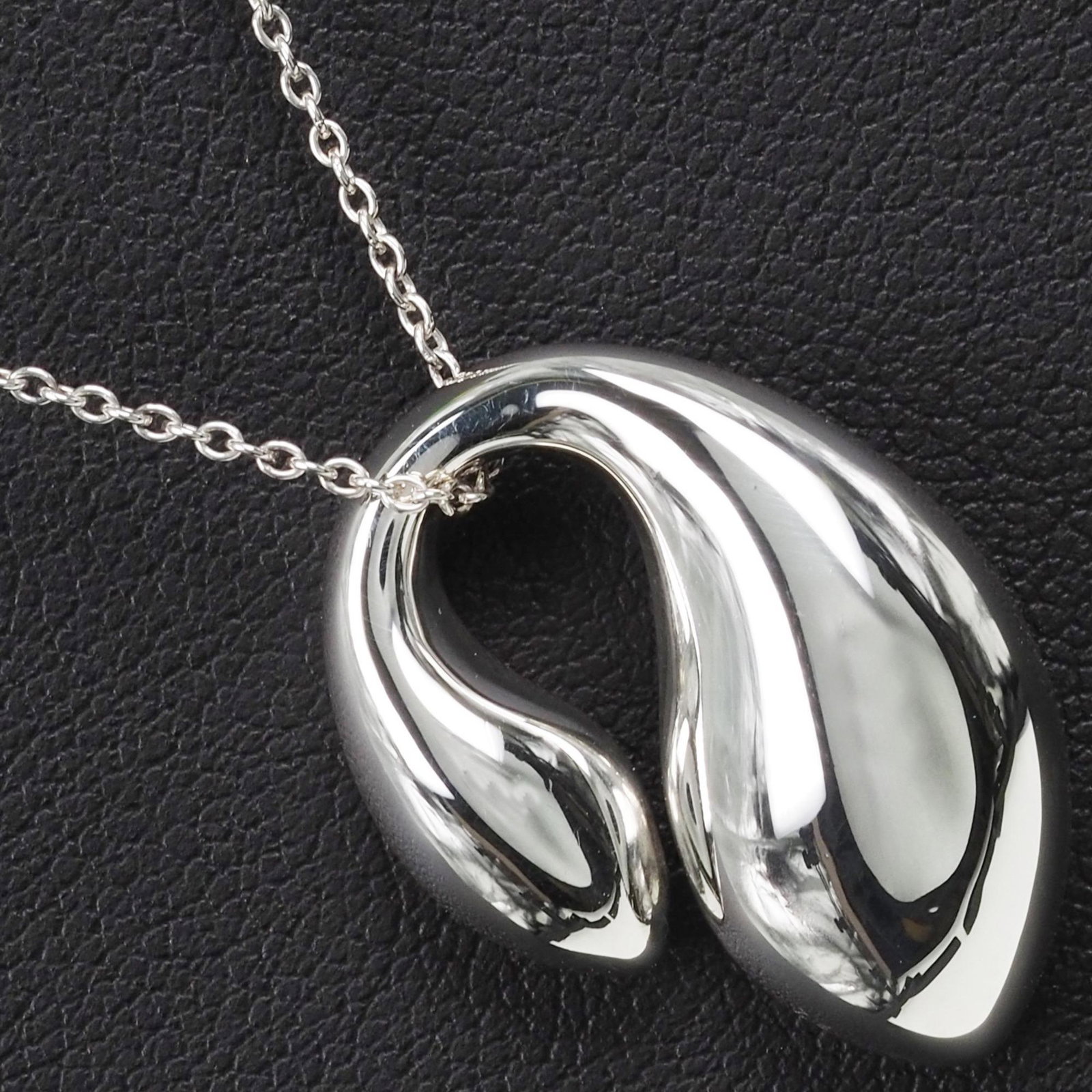 Tiffany Double Teardrop Elsa Peretti Silver 925 Women's Necklace: Tiffany Double Teardrop Elsa Peretti Silver 925 Women's Necklace Brand: Tiffany Country of Origin: Spain Necklace Type: Necklace Gender: Women Material: Silver 925 Weight: 5.52g / 0.19oz. Neck Circumf