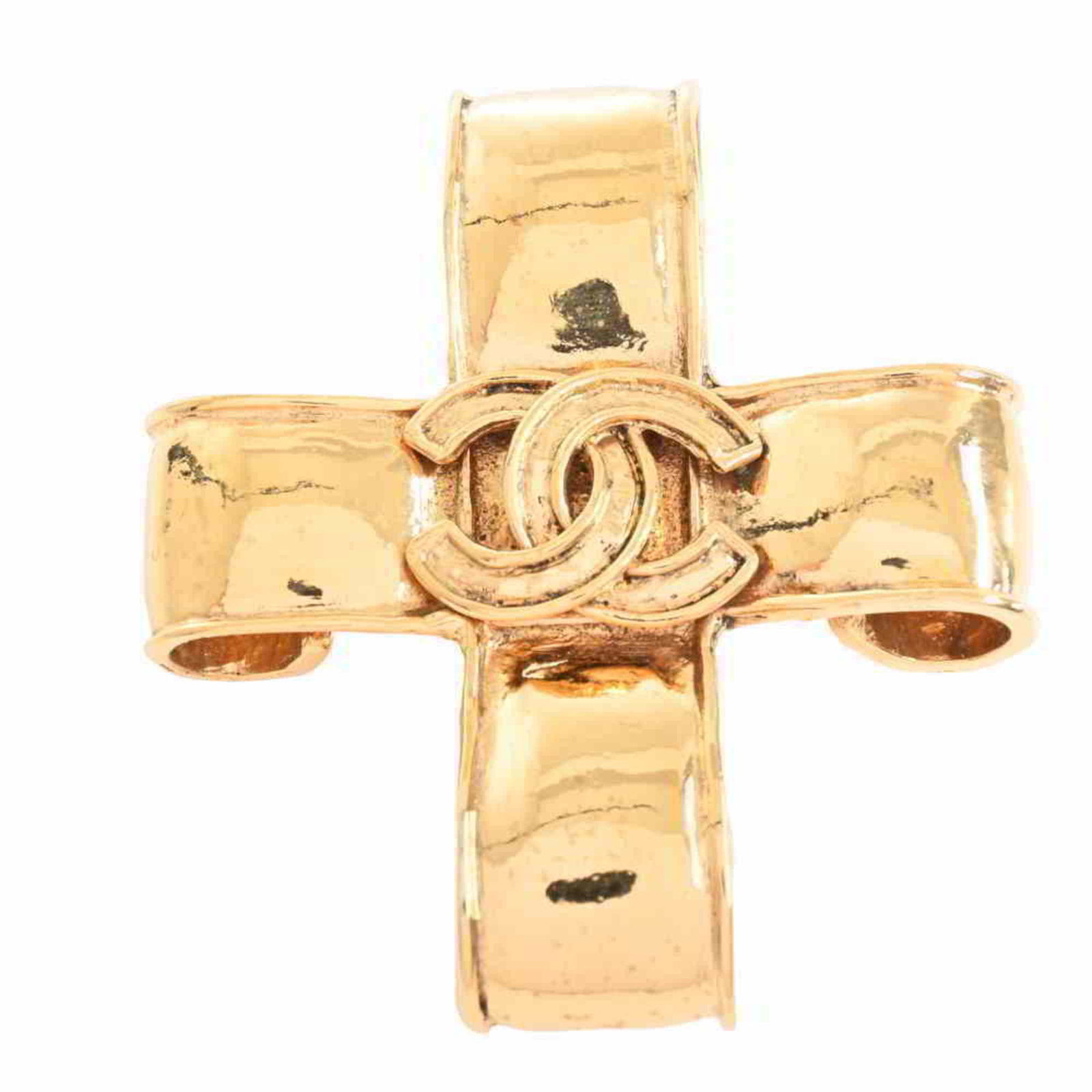 CHANEL Chanel here mark cross ribbon brooch gold metal: CHANEL Chanel here mark cross ribbon brooch gold metal Brand: Chanel Type: Brooch Gender: Women Material: Metal Color: Gold Size (HxWxD): 6cm x 5.5cm / 2.36 x 2.16 Condition: Used (very good) Overall