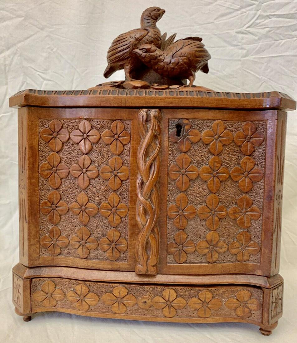 BLACK FOREST CIRCA 1900 GERMAN HAND CARVED BIRDS WOODEN CIGAR BOX
