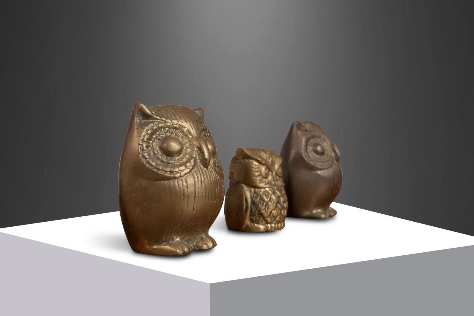 Set of Three (3) Mid Century Brass Owl Paperweights Korea c. 1970's: Set of Three (3) Mid Century Brass Owl Paperweights Korea c. 1970's Set of Three (3) Mid Century Brass Owl Paperweights Korea c. 1970's About: Adorable and functional this set of brass owl paperweight