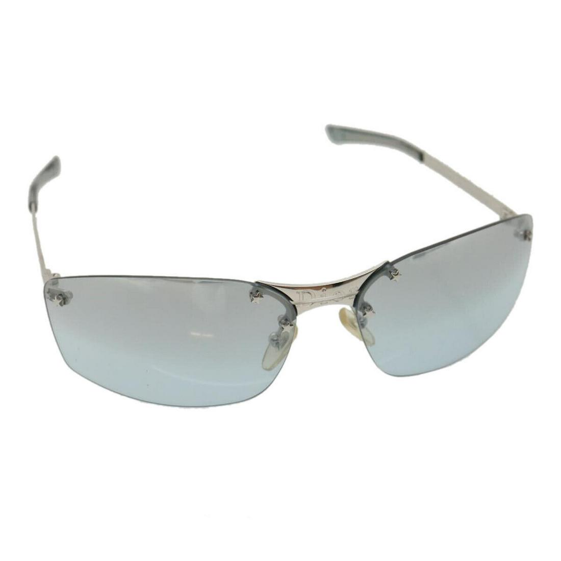 Christian Dior YB714 Sunglasses Blue: Christian Dior YB714 Sunglasses Blue Style: Sunglasses Material: Plastic Color: Blue Bag Height: 1.6inch(Approx) / 4cm(Approx) Bag Length: 5.1inch(Approx) / 13cm(Approx) Country Of Manufacture: Italy 