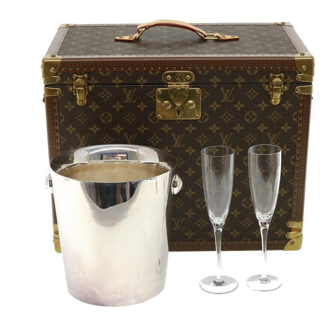 LOUIS VUITTON Monogram Champagne case Trunk M21825 LV: LOUIS VUITTON Monogram Champagne case Trunk M21825 LV Style: Trunk Material: Monogram Canvas Color: Monogram Bag Height: 14.6inch(Approx) / 37cm(Approx) Bag Depth: 9.8inch(Approx) / 25cm(Approx) Bag L