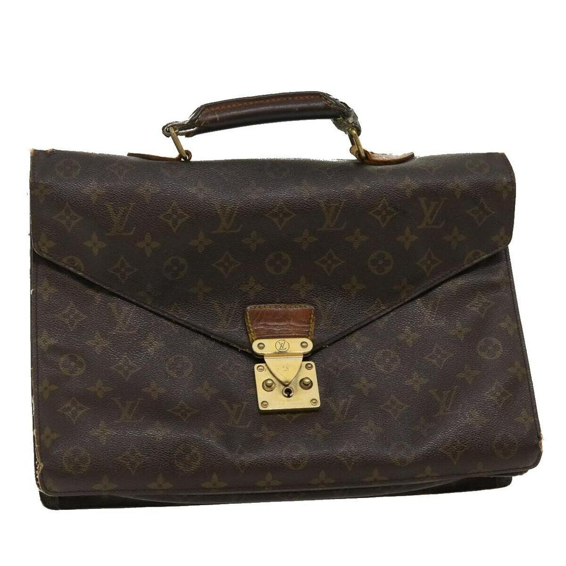 LOUIS VUITTON Monogram Serviette Conseiller Briefcase M53331 LV: LOUIS VUITTON Monogram Serviette Conseiller Briefcase M53331 LV Style: Briefcase Material: Monogram Canvas Exterior Color: Monogram Bag Height: 11.0inch(Approx) / 28cm(Approx) Bag Depth: 3.9inch(Appro