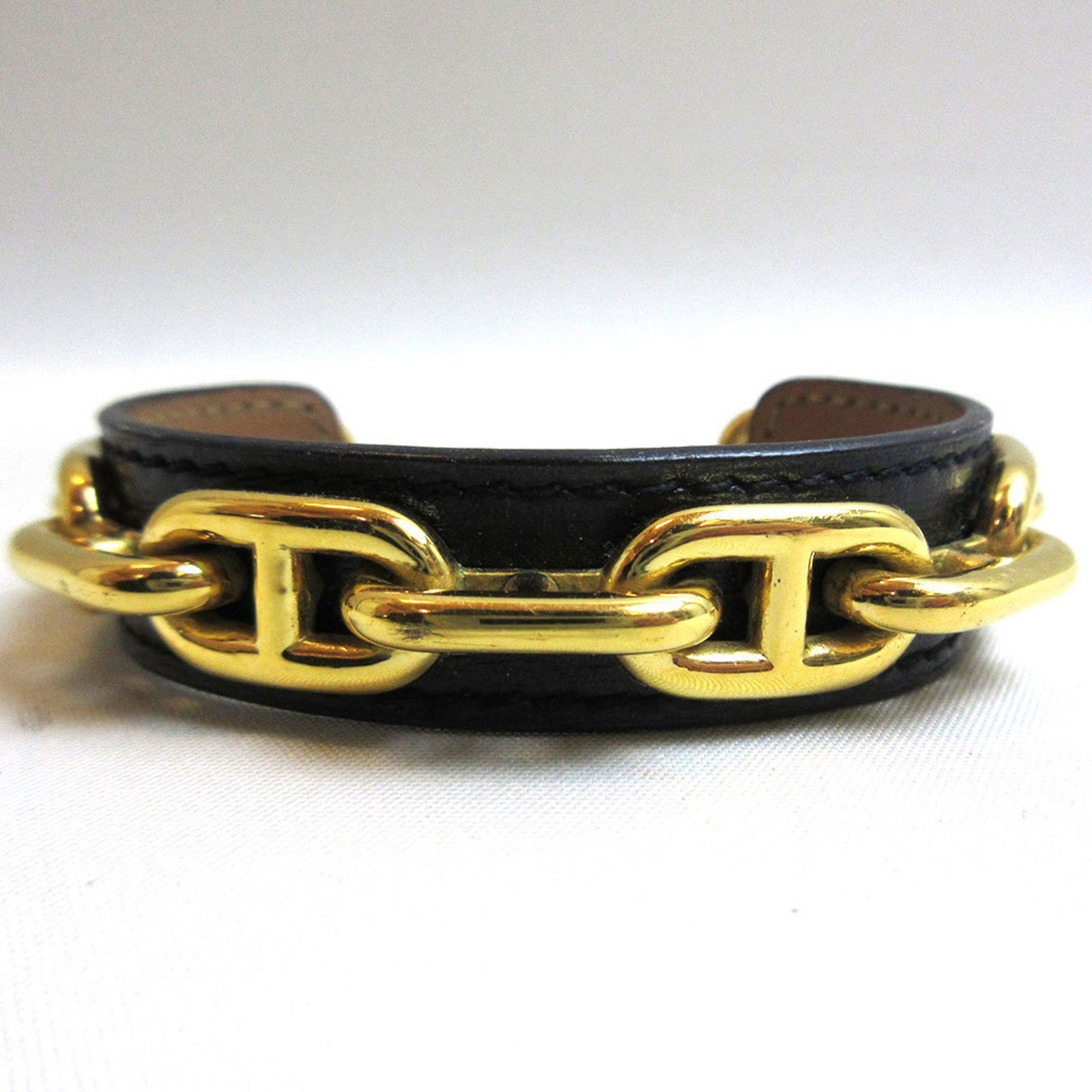 Hermes Shane Dunkle bracelet black gold metal fittings bangle accessories HERMES: Hermes Shane Dunkle bracelet black gold metal fittings bangle accessories HERMES Brand: Hermes Type: Charm bracelet Gender: Women Material: Leather Metal Color: Black Length: 16.5cm / 6.49 Width: 1.6c