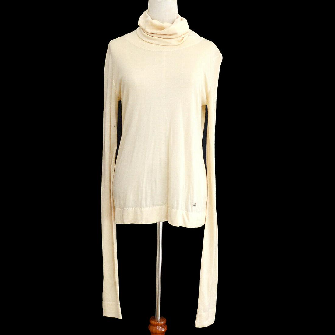 CHANEL 06A #42 Turtleneck Long Sleeves Tops Ivory: CHANEL 06A #42 Turtleneck Long Sleeves Tops Ivory Size: #42 Accents: Logo Style: Tops Season: Fall Winter Product Line: Tops Material: 70% Cashmere 30% Silk Fit: Regular Type: Tops Color: Ivory Vintag