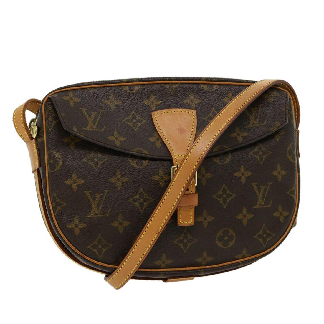 LOUIS VUITTON Monogram Jeune Fille MM Shoulder Bag M51226 LV: LOUIS VUITTON Monogram Jeune Fille MM Shoulder Bag M51226 LV Style: Shoulder Bag Material: Monogram Canvas Exterior Color: Monogram Bag Height: 7.1inch(Approx) / 18cm(Approx) Bag Depth: 2.2inch(Approx