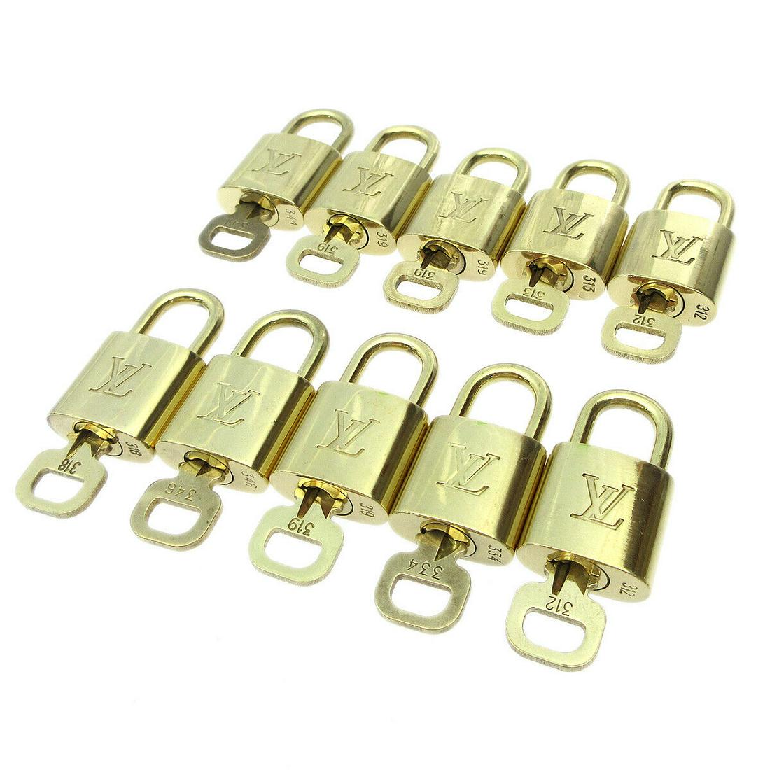 LOUIS VUITTON Padlock & Key Bag Accessories Charm 10 Piece Set Gold: LOUIS VUITTON Padlock & Key Bag Accessories Charm 10 Piece Set Gold Type: Padlock Color: Gold Outside Condition: C: Heavily Used/Inside Condition: C: Heavily Used The BIDHAUS Guarantee: All items in t