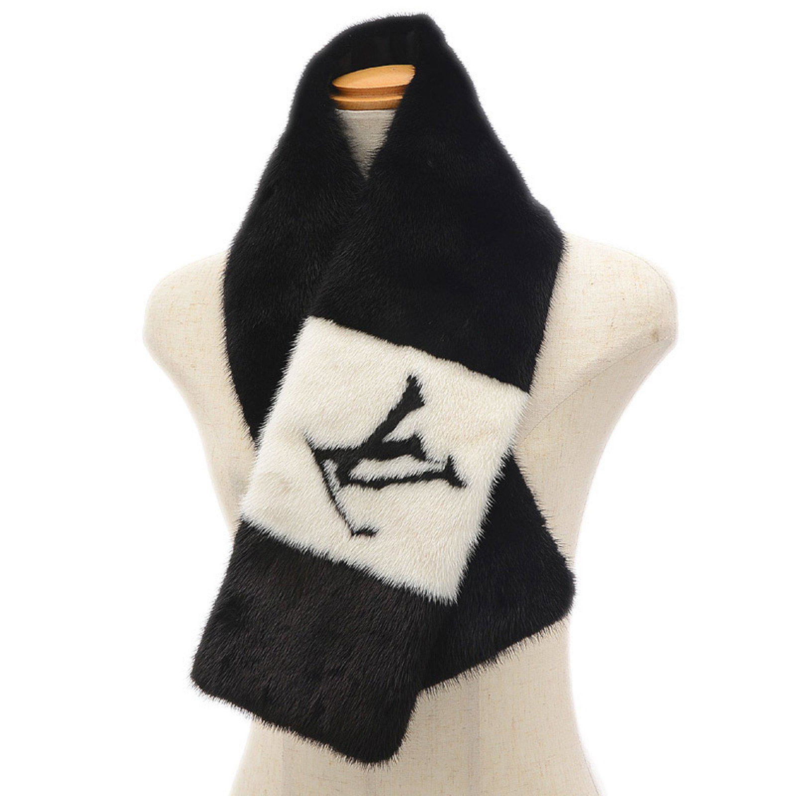 Louis Vuitton Escharpe Gogram LV Initial Muffler Tippet Mink Black M77866: Louis Vuitton Escharpe Gogram LV Initial Muffler Tippet Mink Black M77866 Brand: Louis Vuitton Type: Tippet Gender: Women Color: Black White Material: Silk Fur Silk: Fur: Leather/Fur Type: Mink fur Si