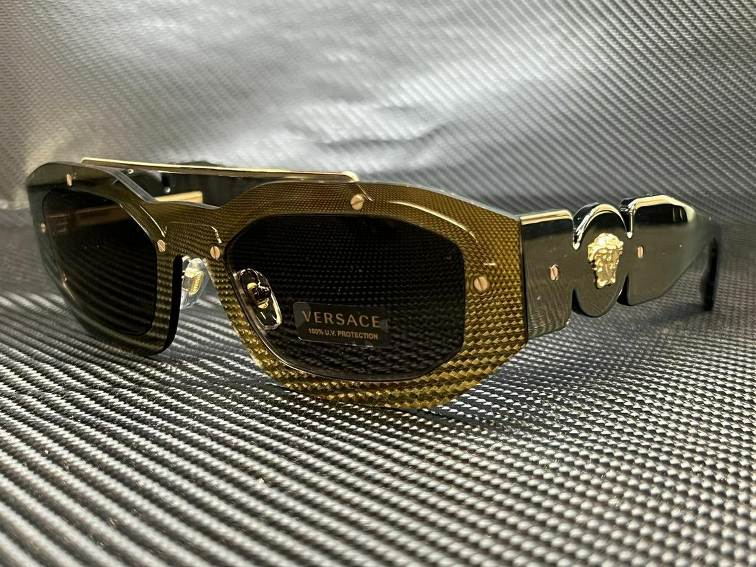 VERSACE VE2235 1002 3 Brown Mirror Gold Rectangle 51 mm Mens Sunglasses: VERSACE VE2235 1002 3 Brown Mirror Gold Rectangle 51 mm Mens Sunglasses Frame Color: Brown Style: Rectangle Type: Sunglasses New The BIDHAUS Guarantee: All items in this auction are guaranteed to be 1