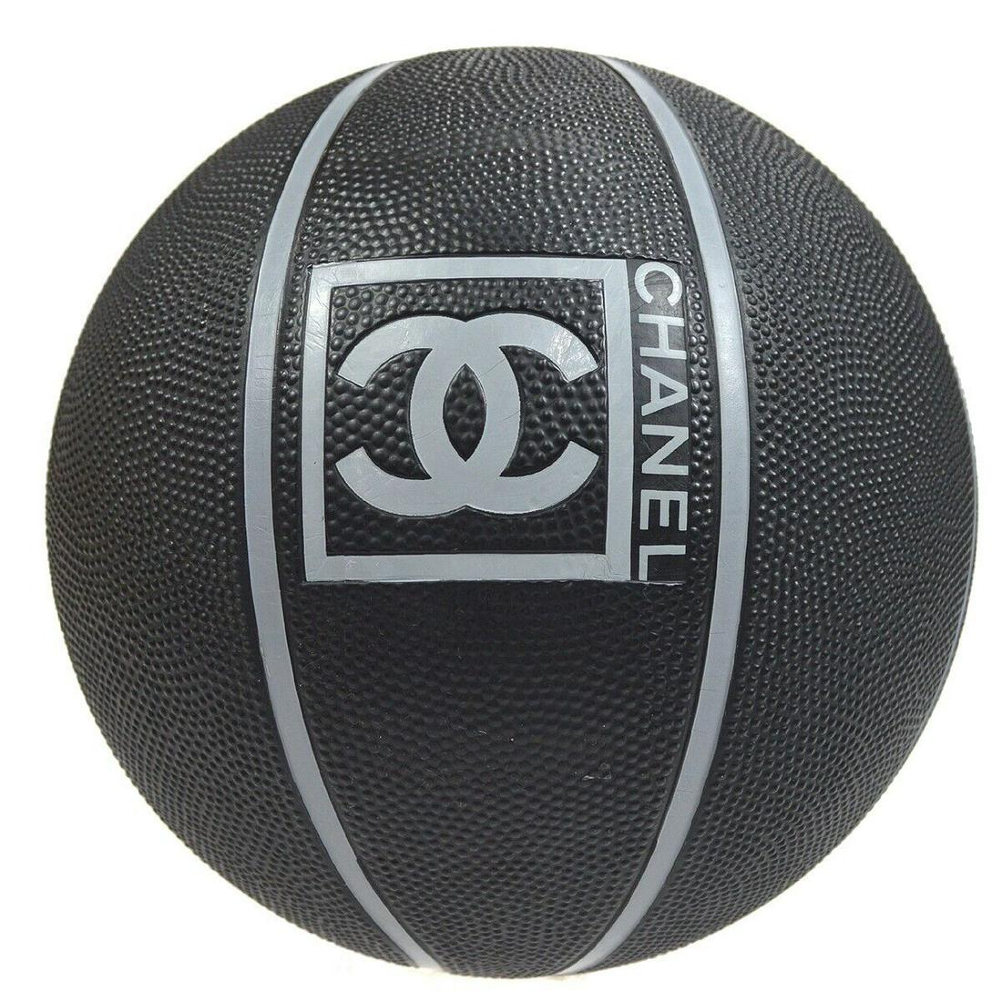 RARE!! CHANEL Sports Line CC Logos Basketball Black Rubber Vintage: RARE!! CHANEL Sports Line CC Logos Basketball Black Rubber Vintage Custom Bundle: No Color: Black Material: Rubber Sport/Activity: Basketball Outside Condition: B: Reasonable Wear and Tear/Inside Cond
