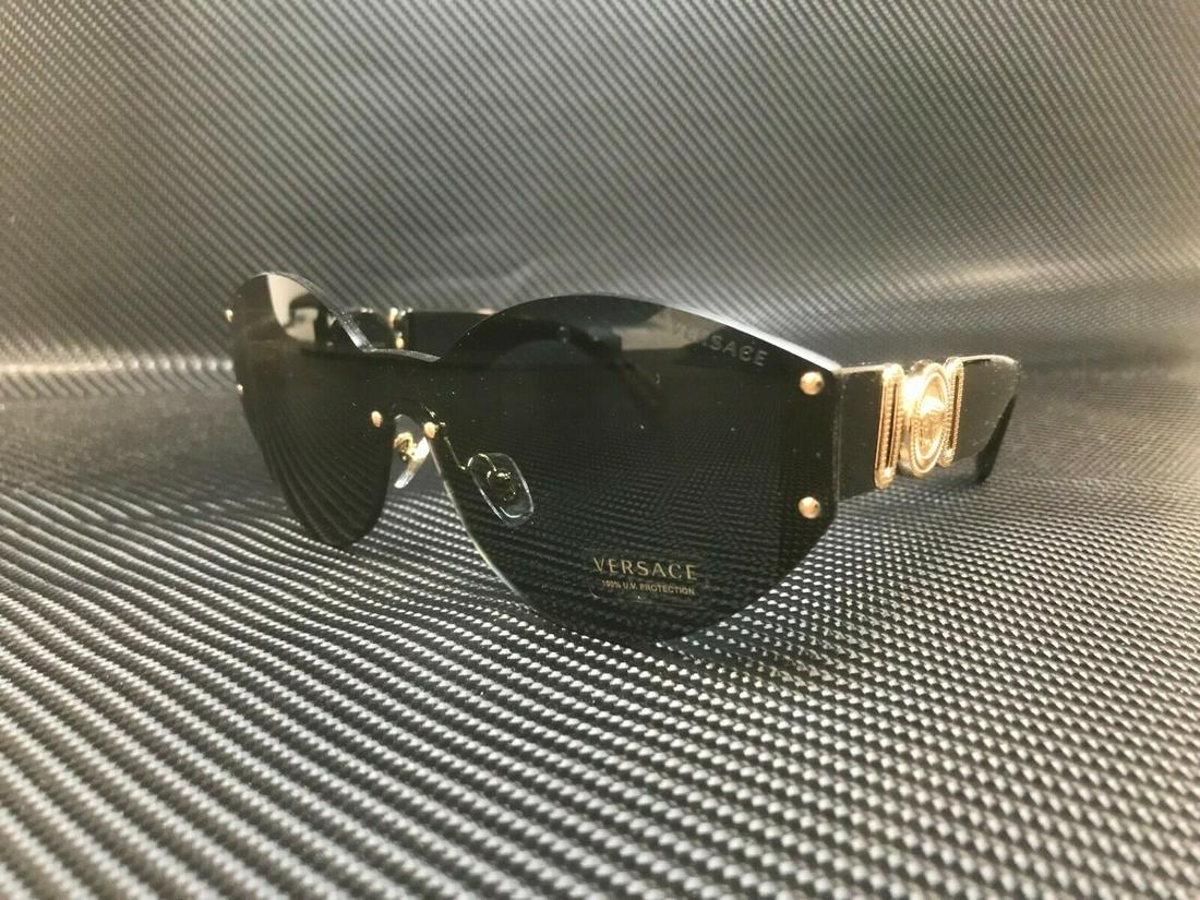VERSACE VE2224 GB1 87 Gold Oval Womens 46 mm Sunglasses: VERSACE VE2224 GB1 87 Gold Oval Womens 46 mm Sunglasses Style: Oval Type: Sunglasses Frame Color: Gold New The BIDHAUS Guarantee: All items in this auction are guaranteed to be 100% authentic. At Your