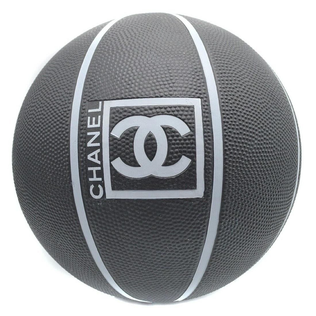 RARE!! CHANEL Sports Line CC Logos Basketball Black Rubber Vintage: RARE!! CHANEL Sports Line CC Logos Basketball Black Rubber Vintage Custom Bundle: No Color: Black Material: Rubber Sport/Activity: Basketball Outside Condition: B: Reasonable Wear and Tear/Inside Cond