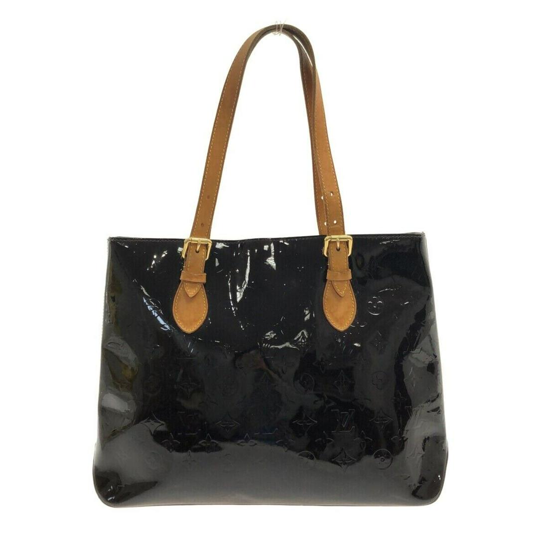 LOUIS VUITTON Brentwood M91994 Amarante Monogram Vernis - Unclear Handbag: LOUIS VUITTON Brentwood M91994 Amarante Monogram Vernis - Unclear Handbag Style: Handbag Exterior Color: Amarante Exterior Material: Patent Leather (monogram embossed) Leather Product Name: Brentwood 