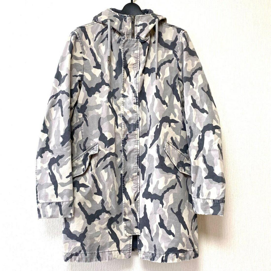 HERNO Mens Coat Beige GrayBeige Black: HERNO Mens Coat Beige GrayBeige Black Style: Coat Color: Beige GrayBeige Black Outer Shell Material: Please see the photo of the quality tag Accessories: None Type: Coat Size: 44 C: Heavily Used The B