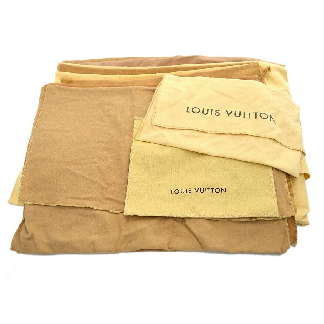 Louis Vuitton Dust Bag 10 Set Brown Beige 100% Cotton: Louis Vuitton Dust Bag 10 Set Brown Beige 100% Cotton Type: Dustbag Color: Brown Material: Cotton Outside Condition: B: Reasonable Wear and Tear/Inside Condition: C: Heavily Used The BIDHAUS Guarantee