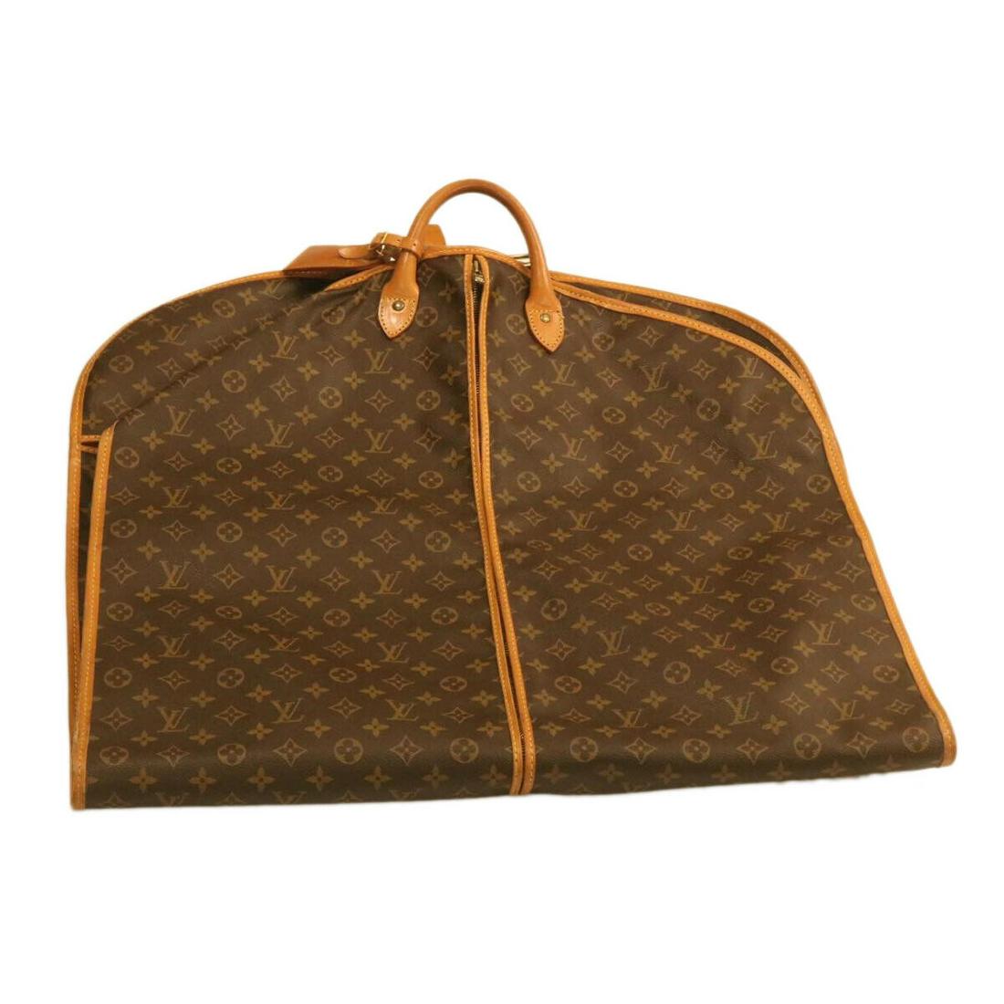 LOUIS VUITTON Monogram Sac De Port Mantoux Garment Cover M23542 LV: LOUIS VUITTON Monogram Sac De Port Mantoux Garment Cover M23542 LV Style: Garment Cover Material: Monogram Canvas Exterior Color: Monogram Bag Height: 45.3inch(Approx) / 115cm(Approx) Bag Length: 24.4