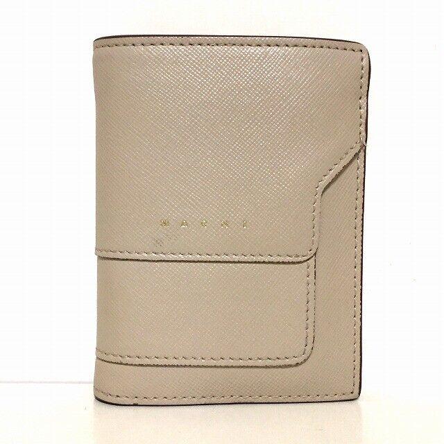MARNI Bifold Wallet PFMOQ14U07 Beige Leather: MARNI Bifold Wallet PFMOQ14U07 Beige Leather Style: Bifold Wallet Color: Beige Material: Leather Product Name: Bifold Wallet Accessories: Box Dust Bag Type: Bifold Wallet C: Heavily Used The BIDHAUS G
