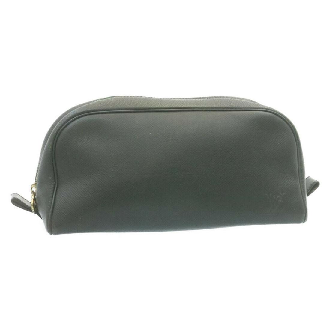 LOUIS VUITTON Taiga Trousse Toilette PM Clutch Bag Epicea M30224 LV: LOUIS VUITTON Taiga Trousse Toilette PM Clutch Bag Epicea M30224 LV Style: Clutch Bag Exterior Material: Taiga Leather Exterior Color: Epicea Bag Height: 4.7inch(Approx) / 12cm(Approx) Bag Depth: 5.1i