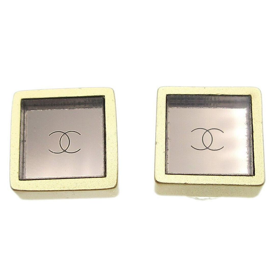 Chanel CC Square Charm Piercing Earrings Gold-plated 01C Accessories: Chanel CC Square Charm Piercing Earrings Gold-plated 01C Accessories Type: Earrings Closure: Screw Back (pierced) Color: Gold Style: Piercing Material: Plastic Metal: Gold-plated Outside Condition: AB