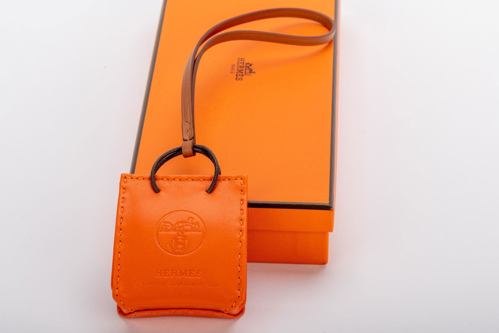 New in Box Hermes Rare Orange Bag Charm: New in Box Hermes Rare Orange Bag Charm Designer: Hermes Brand: Hermes Dimensions: Height: 2.3 in (5.85 cm)Width: 1 in (2.54 cm)Length: 2 in (5.08 cm) Place of Origin: France Period: 21st Century Pre-