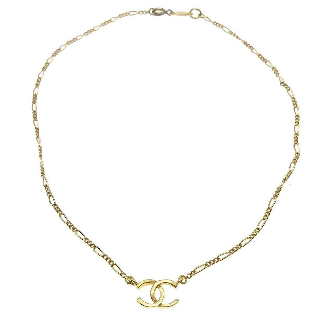 CHANEL Mini CC Logos Charm Gold Chain Pendant Necklace 1982: CHANEL Mini CC Logos Charm Gold Chain Pendant Necklace 1982 Pendant Shape: CC Type: Pendant Color: Gold Pendant/Locket Type: Charm Style: Pendant Metal: Gold-plated Outside Condition: B: Reasonable We