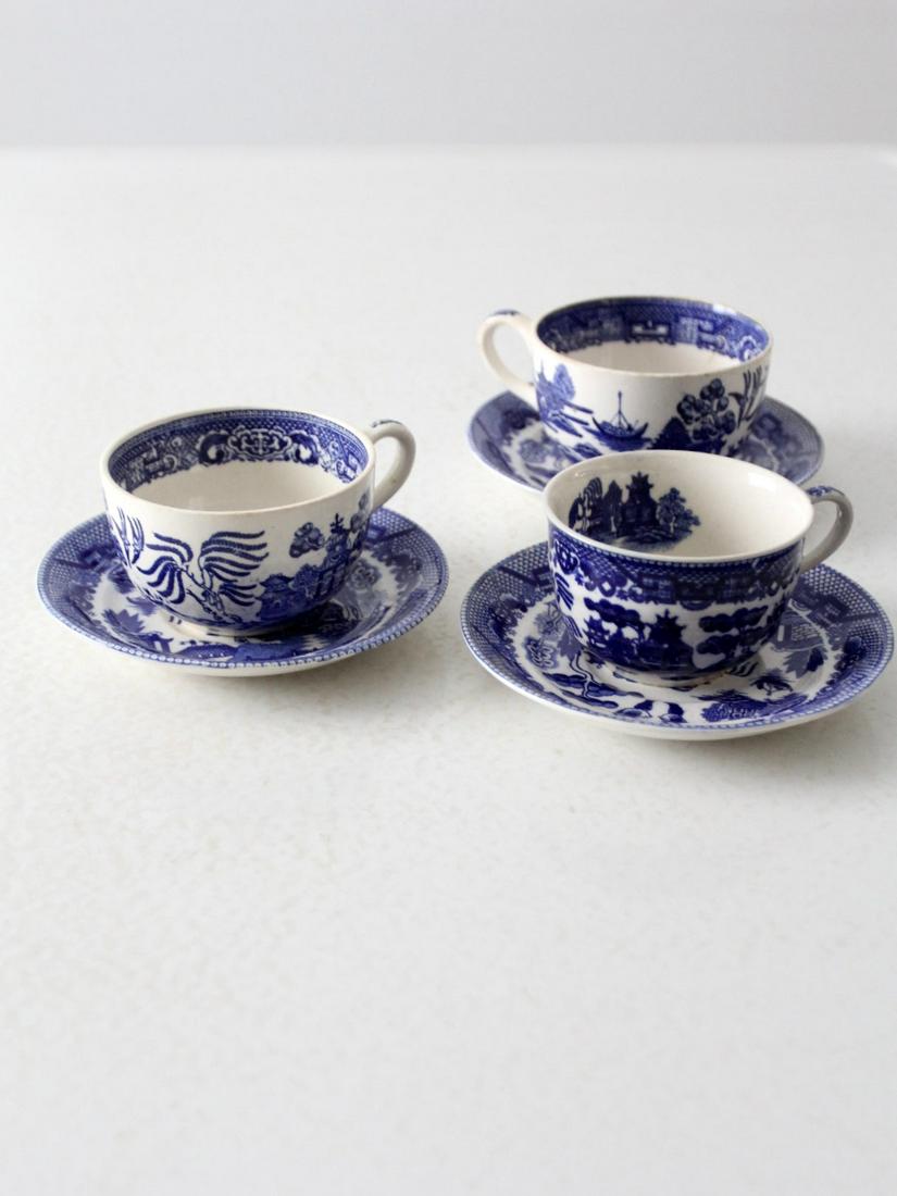 Vintage Blue Willow Tea Cups With Saucers Set: Vintage Blue Willow Tea Cups With Saucers Set This is a set of three vintage blue willow ware tea cups with saucers circa 1920s-1940s. The "mismatched" collection all feature the classic blue transfer