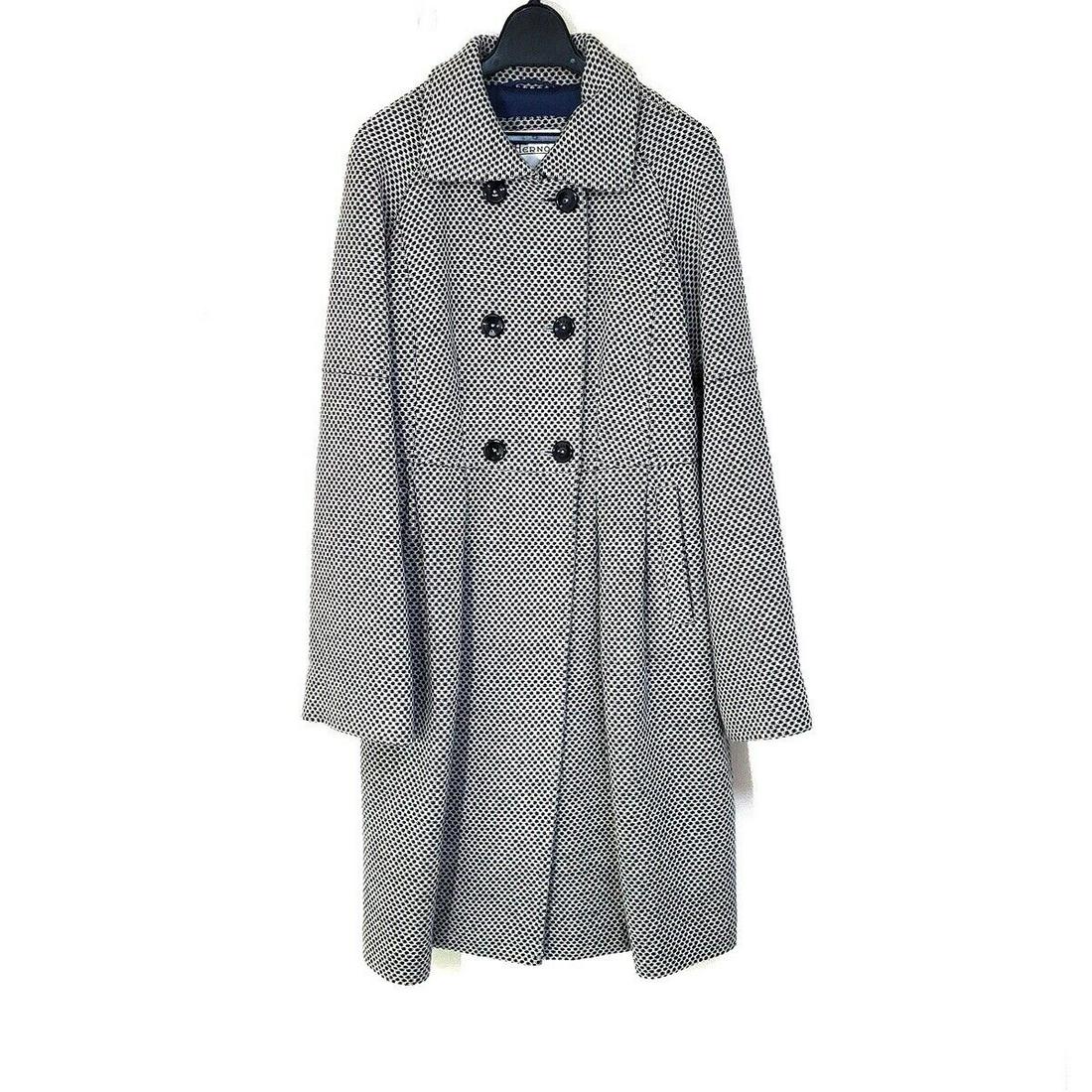 HERNO - Light gray Dark Navy Gray Womens Coat: HERNO - Light gray Dark Navy Gray Womens Coat Style: Coat Color: Light gray Dark Navy Gray Outer Shell Material: Please see the photo of the quality tag Accessories: None Type: Coat Size: None B: Reas