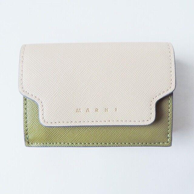 MARNI - PFMOW02U23 Brown Beige Yellow Green Leather Trifold Wallet: MARNI - PFMOW02U23 Brown Beige Yellow Green Leather Trifold Wallet Style: Trifold Wallet Color: Brown Beige Yellow Green Material: Leather Accessories: Box Dust Bag Type: Trifold Wallet Size: None AB: