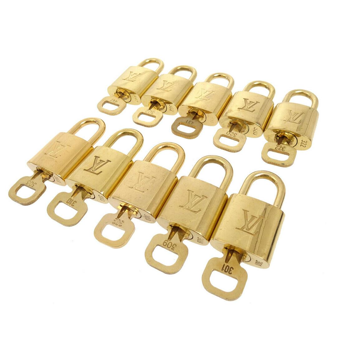 LOUIS VUITTON Padlock & Key Bag Accessories Charm 10 Piece Set Gold: LOUIS VUITTON Padlock & Key Bag Accessories Charm 10 Piece Set Gold Type: Padlock Color: Gold Outside Condition: AB: Very Good/Inside Condition: C: Heavily Used The BIDHAUS Guarantee: All items in thi