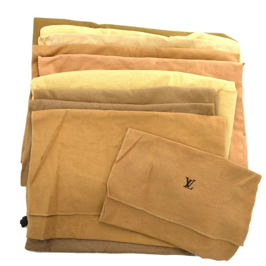 Louis Vuitton Dust Bag 10 Set Brown Beige 100% Cotton: Louis Vuitton Dust Bag 10 Set Brown Beige 100% Cotton Type: Dustbag Color: Brown Material: Cotton Outside Condition: B: Reasonable Wear and Tear/Inside Condition: C: Heavily Used The BIDHAUS Guarantee