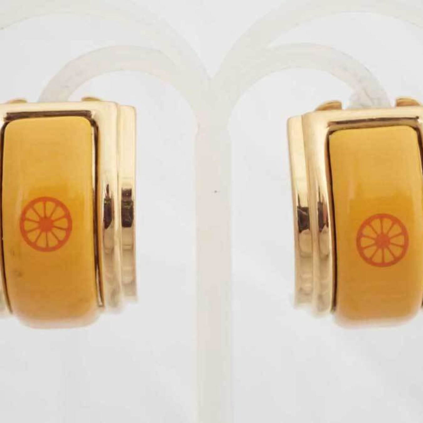 Hermes Earrings Cloisonne Gold Yellow Enamel Clip-on Ladies: Hermes Earrings Cloisonne Gold Yellow Enamel Clip-on Ladies Brand: Hermes Gender: Women Material: Enamel Color: Gold Yellow Size (HxWxD): 20.00mm x 13.00mm / 0.79 x 0.51 Condition: Used (good) Overall