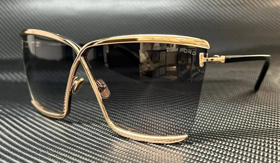 TOM FORD Elle-02 FT0936 28B Gold Blue Gradient Womens 71 mm Sunglasses: TOM FORD Elle-02 FT0936 28B Gold Blue Gradient Womens 71 mm Sunglasses Frame Color: Gold Type: Sunglasses New The BIDHAUS Guarantee: All items in this auction are guaranteed to be 100% authentic. At Y